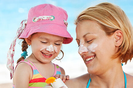 mom and daughter in sun, get rid of heat rash