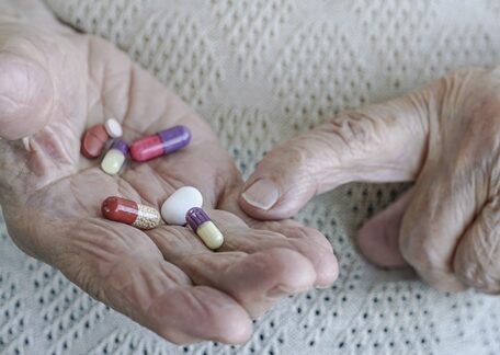 For Elderly, Multiple Meds After Heart Attack Come at a Cost