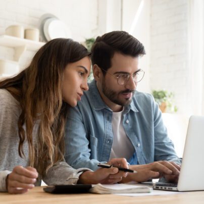 The FDA’s Drug Adverse Event Database Is Now Updated in Real Time, couple looking at computer