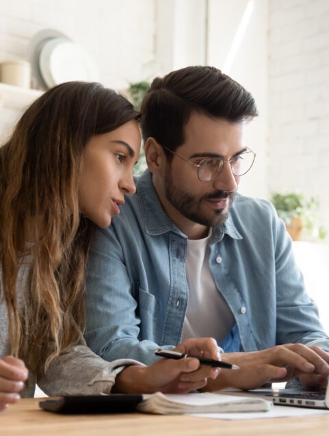 The FDA’s Drug Adverse Event Database Is Now Updated in Real Time, couple looking at computer