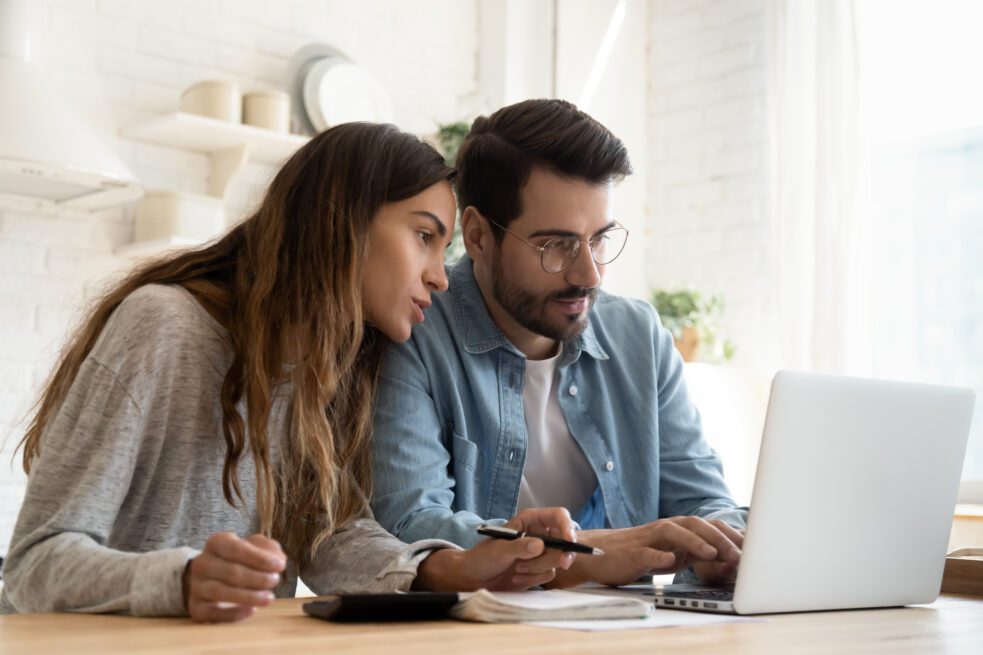 The FDA’s Drug Adverse Event Database Is Now Updated in Real Time, couple looking at computer